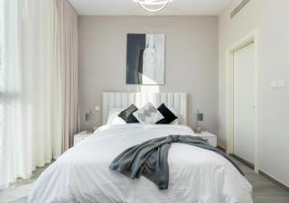 Elegant 2BR High City Views & Midtown Living by Vibel - Dubai - 1