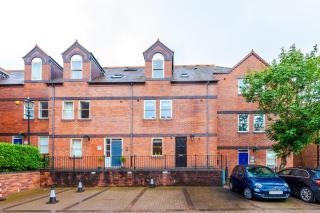 City Centre Apartment Free Parking and Luxury Finishes - 9