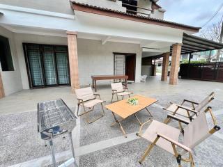 Mount Austin Huge BBQ Space Corner House - Johor Bahru - 0