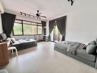 Mount Austin Huge BBQ Space Corner House - Johor Bahru - 4