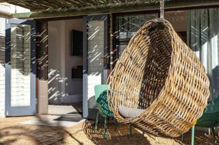 Charming 2 Bedroom, Garden Cottage, Camps Bay, Cape Town, South Africa - Cidade Do Cabo - 9