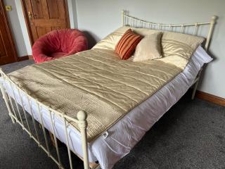 Host & Stay - Studley Knapp - 2
