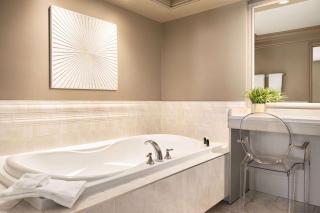 Ramada by Wyndham Cornwall - Cornwall - 1