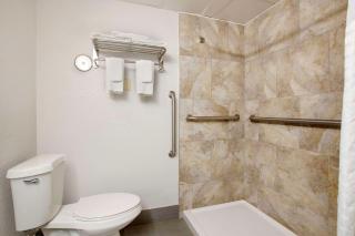Quality Inn Newton at I-80 - Newton - 1