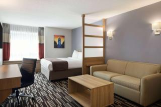 Microtel Inn & Suites by Wyndham Val-d Or - 1