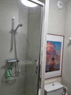 Studio, balcon et accès direct page - 2