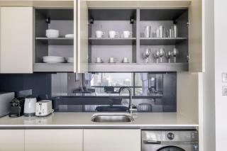 Blueground DIFC indoor swimming pool gym DXB-1463 - 3