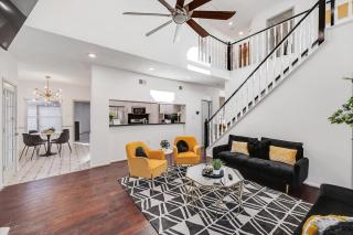 Glamorous 4BR 2,5BA Holiday Home with Pool, Game Room & Fire Pit - 8