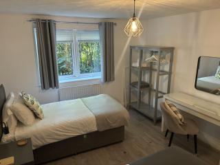 Corporate - spacious 2 bed, 2 bathroom apartment, high speed wifi, parking - Southampton - 3