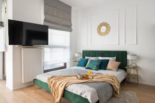 Fully-equipped studio with garage, balcony, 300 m to Metro Station, only 10 min to city centre - Varsavia - 0