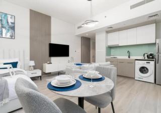 Charming Midtown Studio 9th Floor with Balcony by Vibel - 5