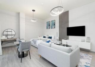 Charming Midtown Studio 9th Floor with Balcony by Vibel - 1