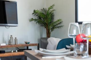 Duplex Walking from the Beach - Cannes - 2