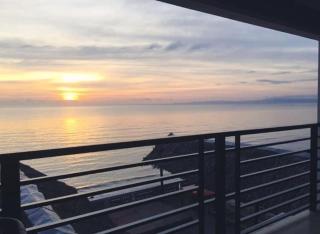Family Beachfront Apartelle - Sibulan - 7