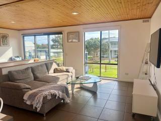 Golden 3 Bedroom Beach House - Sunset Strip - 4