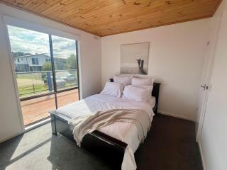 Golden 3 Bedroom Beach House - Sunset Strip - 2