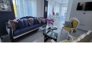 Charming 2BR Apt Near Beach - 9