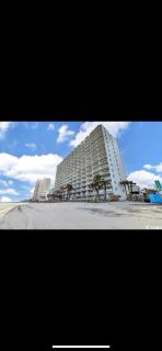 LUXURIOUS Oceanfront Condo, 1 bedroom-2 bath, Sleeps 4, indoor and outdoor pools, Waters Edge-Garden City-Murrells Inlet SC -NO PETS - Myrtle Beach - 6