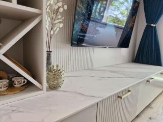 Apartment Marbél - an exquisitely designed retreat in the heart of Burgas by the Sea Garden with FREE parking - Boergas - 7