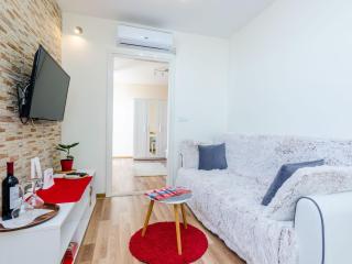 Apartment Vedrana- One-Bedroom Apartment with Balcony and Sea View - 8