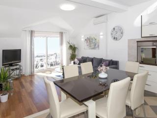 Apartments Isabora - Comfort Three-Bedroom Apartment with Balcony and Sea View Second Floor - Dubrovnik - 9