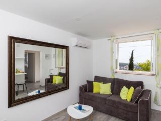 Apartment Semi - One Bedroom Apartment with Terrace and Sea View - Dubrovnik - 9