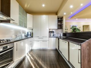 Villa Pave - Six-Bedroom Villa with Terrace and Swimming Pool - 2