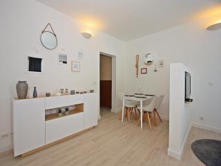 Apartments Tomy - One Bedroom Apartment with Balcony and Sea view Apartment 1 - Sutivan - 2