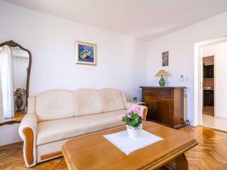 Apartments Stella - Three-Bedroom Apartment with Balcony and Terrace - 8