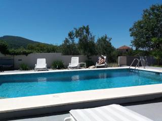 Apartments Villa Dona -Two Bedroom Apartment with Shared Swimming Pool - Vela Luka - 3