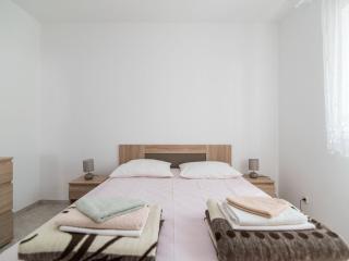 Apartments Pinija - Three Bedroom Apartment with Terrace A0 - ST - Supetar - 1