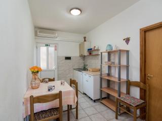 Apartments Pinija - Economy Two Bedroom Apartment with Terrace A4 - ST - Supetar - 7