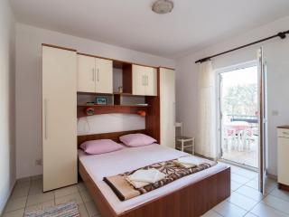 Apartments Pinija - Economy Two Bedroom Apartment with Terrace A4 - ST - Supetar - 1