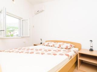 Apartments & Rooms Bari i -Comfort One Bedroom Apartment with Balcony and Garden View Apt Preko-5 - 1