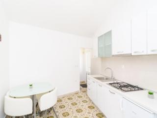 Apartments & Rooms Bari i -Comfort One Bedroom Apartment with Balcony and Garden View Apt Preko-5 - 8