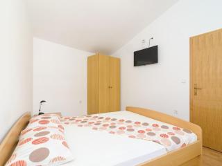 Apartments & Rooms Bari i -Comfort One Bedroom Apartment with Balcony and Garden View Apt Preko-5 - 3