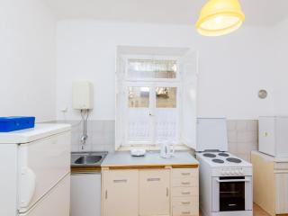 Apartment Lucy - Two Bedroom Apartment with Terrace and City View Gustin - 4
