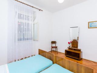 Apartment Lucy - Two Bedroom Apartment with Terrace and City View Gustin - 1