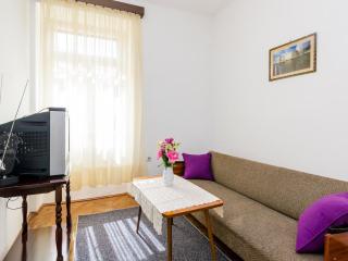 Apartment Lucy - Two Bedroom Apartment with Terrace and City View Gustin - 8