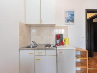 Apartments Ilija Njavro - Studio Apartment with Balcony - Jadranovo - 9