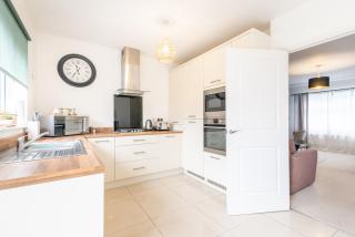 Convenient & cosy 3 bed house - Newport - 5