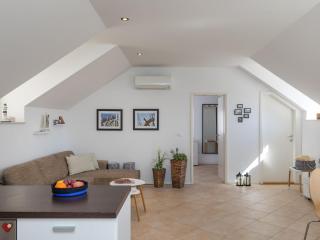 Apartments Odin - One-Bedroom Apartment with Terrace and Sea View - 4 - 7