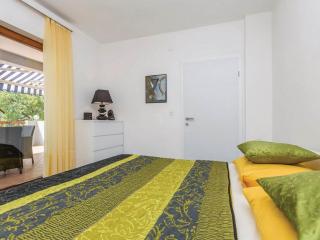 Apartments Paola - Two Bedroom Apartment with Terrace and Sea view - Karlobag - 3