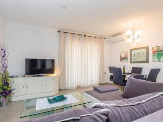 Apartments Paola - Two Bedroom Apartment with Terrace and Sea view - Karlobag - 9