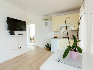 Color Apartments - Standard One-Bedroom Apartment with Terrace and Partial Sea View Red - Mlini - 7