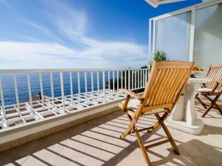 Apartment Paco - Three-Bedroom Apartment with Balcony and Sea View - 0