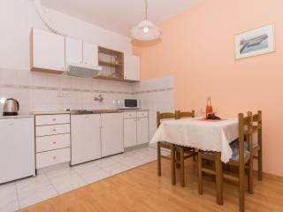 Apartments Masteli - One Bedroom Apartment with Balcony and Sea View br 2 - Trogir - 6