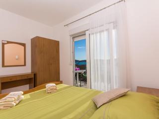 Apartments Masteli - One Bedroom Apartment with Balcony and Sea View br 2 - Trogir - 2