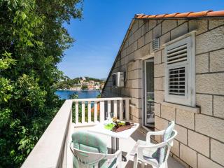 Apartments & Rooms Mara & Petrunjela - One Bedroom Apartment with Balcony and Sea View - 6