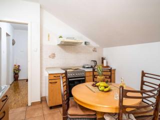 Apartments & Rooms Mara & Petrunjela - One Bedroom Apartment with Balcony and Sea View - 9